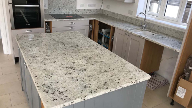 Venezia Stone Гранит Colonial White Полоса 30Mm
