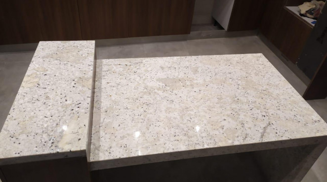 Venezia Stone Гранит Fantastic White Полоса 20Mm