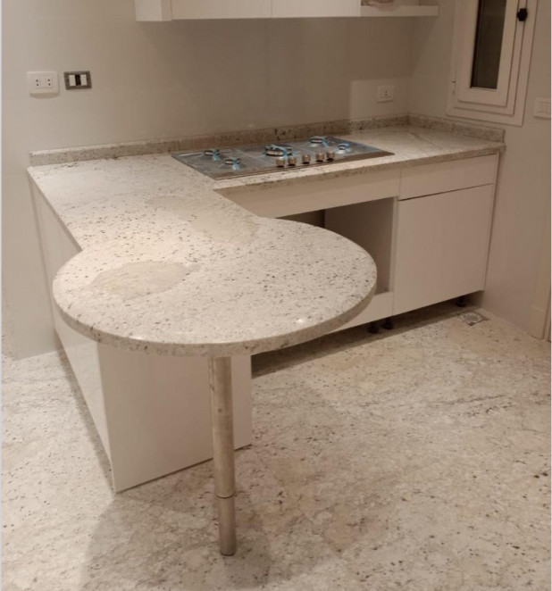 Venezia Stone Гранит Fantastic White Полоса 20Mm