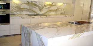 Venezia Stone Мрамор Calacatta Gold 20Mm