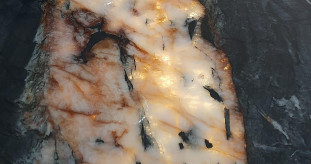 Venezia Stone Кварцит Crytos 20Mm