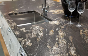 Venezia Stone EXTRA Гранит Black Cosmic Слэбы 319x195