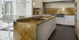 Venezia Stone Гранит Armani Gold Слэбы 296x194